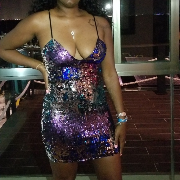 Dress - Picture 1 of 3